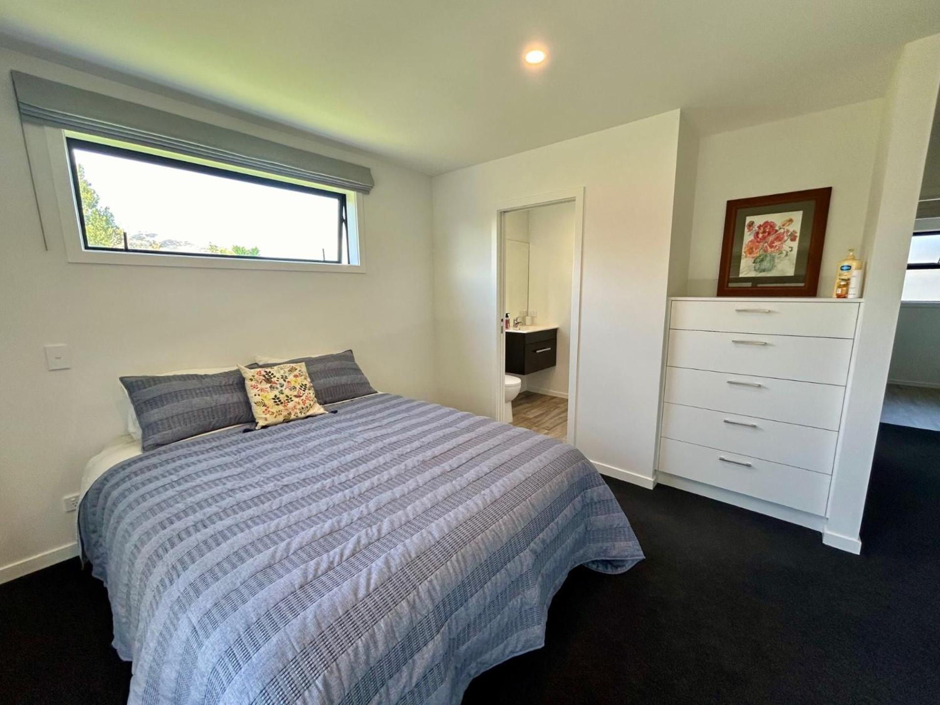 Modern Family Pad In Cromwell Villa Exterior photo