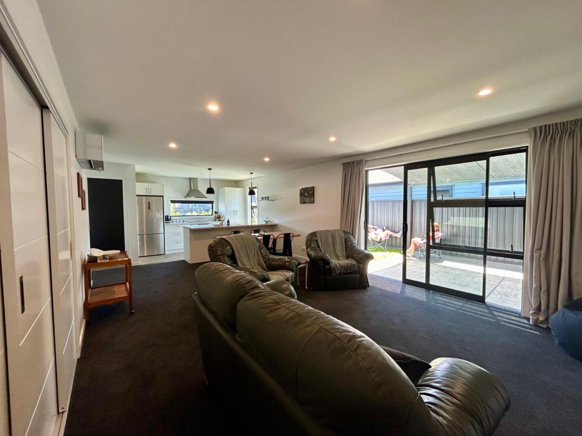 Modern Family Pad In Cromwell Villa Exterior photo