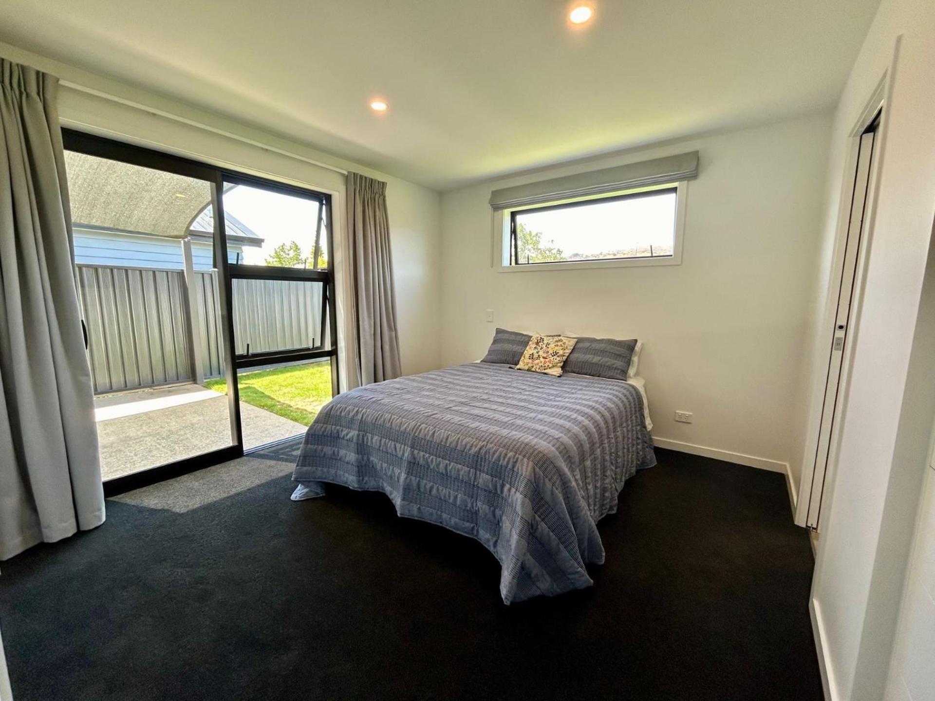 Modern Family Pad In Cromwell Villa Exterior photo